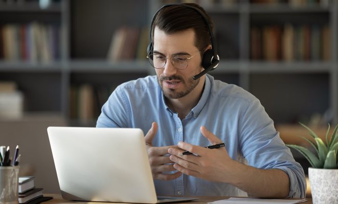 Lektor native speaker uczący online