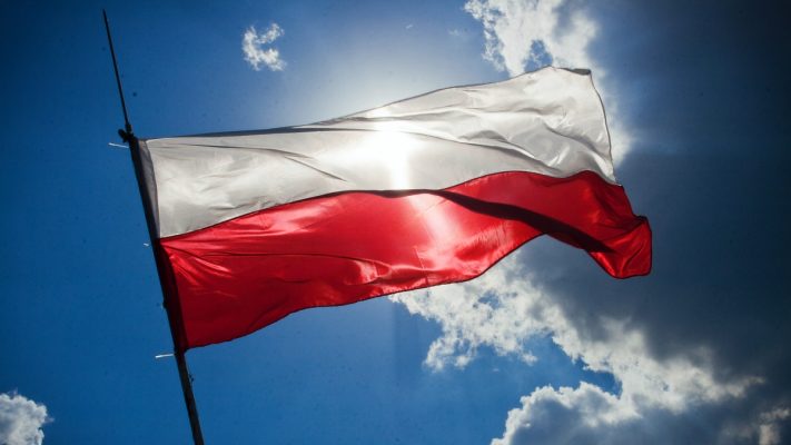 Święto Niepodległości po angielsku - flaga Polski